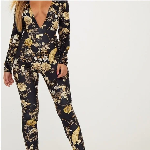 Kourtney kardashian Pretty Little Things Black Floral Vneck  Jumpsuit SZ 8 - Picture 6 of 6
